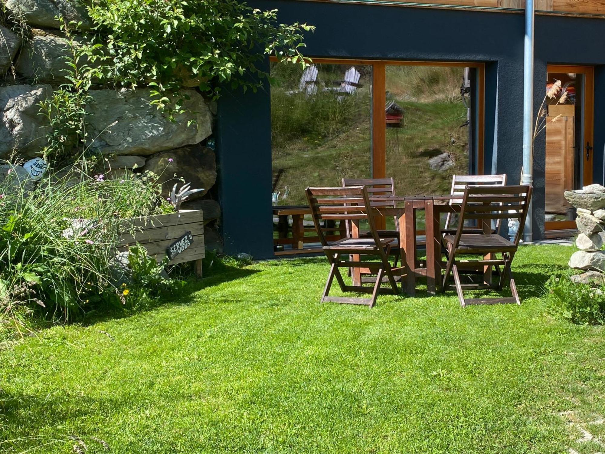 La Cle Des Champs Bed & Breakfast Heremence Exterior photo